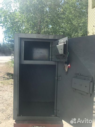 Сейф металлический