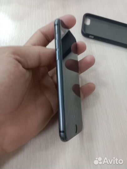 Телефон iPhone 8