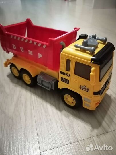 Игрушки пакетом машинки