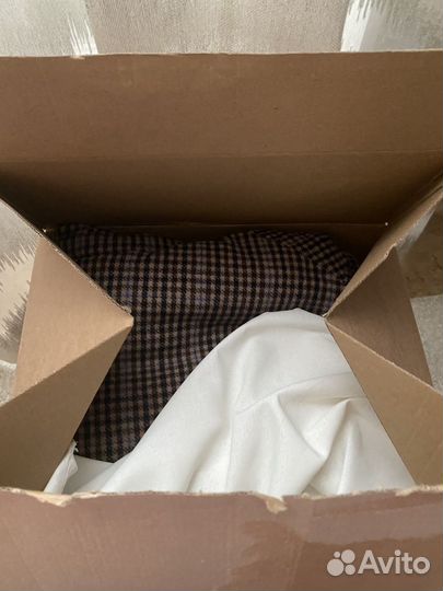 Коробка с детскими вещами zara