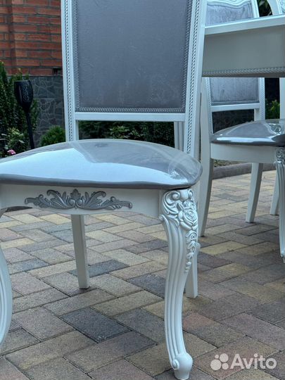 Стол и стулья