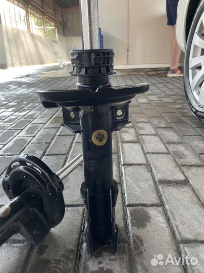 Амортизаторы стойки подвески передние glk x204