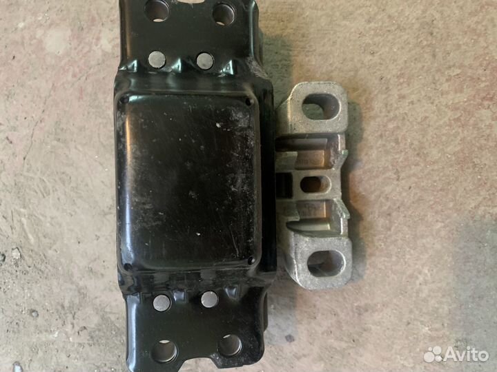 Подушка двигателя VW Ggolf6