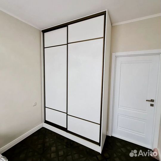 Шкаф с зеркалом