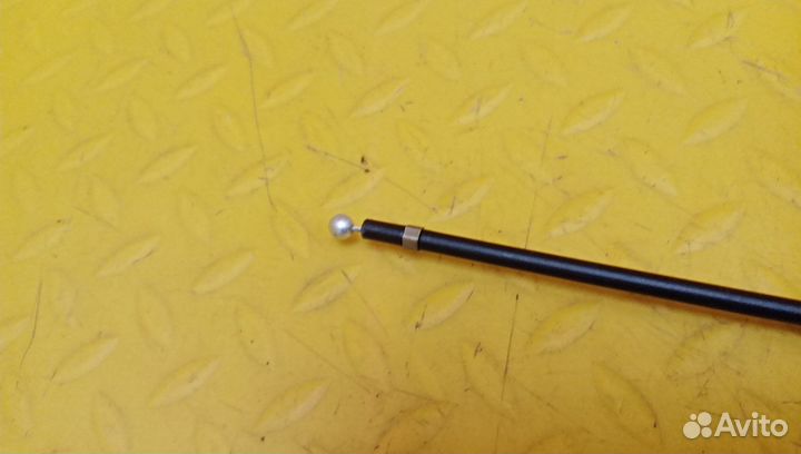 Трос открывания капота Tiguan