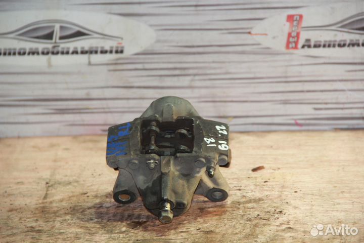 Суппорт зад лево c Toyota Crown Majesta JZS177 2JZ