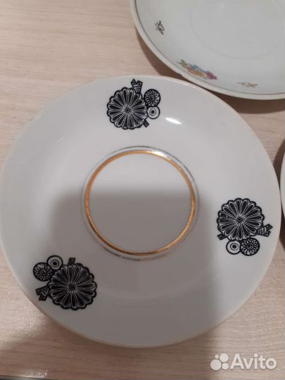 Фарфоровые блюдца