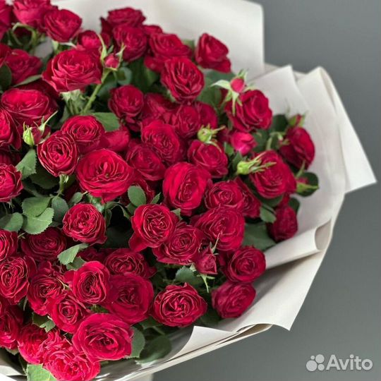 Красные кустовые розы Букет размер L