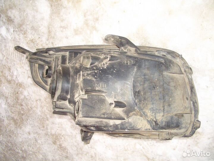 Фара левая Тойота Раф 4 с03-05г