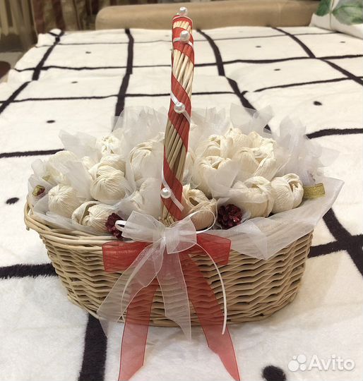 Корзинка с бумажными цветами (для декора)