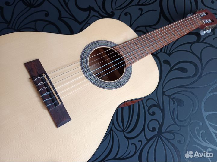 Гитара-половинка гатарлеле Cort