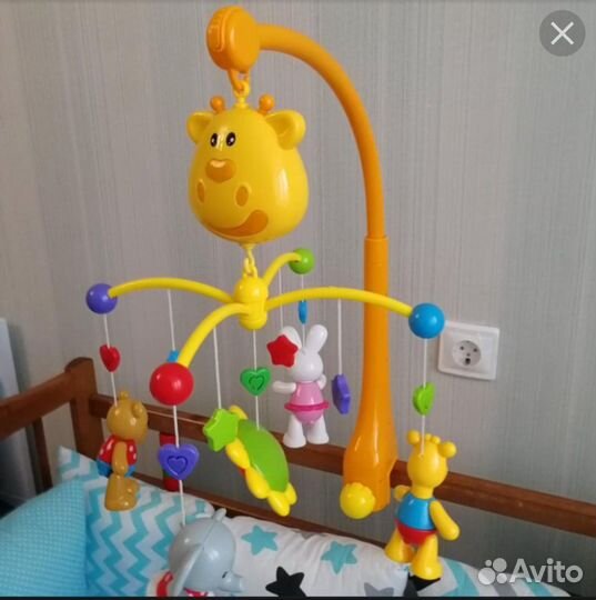 Мобиль на кроватку жирафики