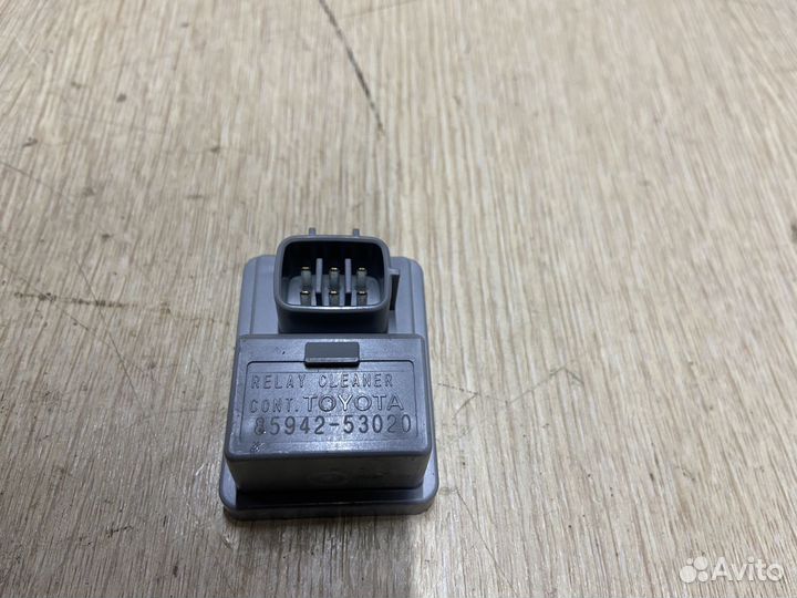 Реле стеклоочистителя Toyota Camry 70