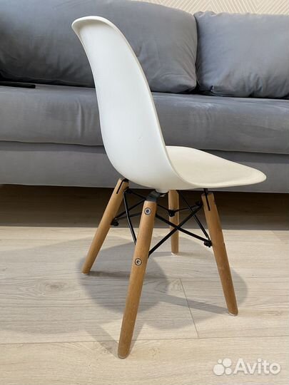 Детский белый стул Eames DSW как новый