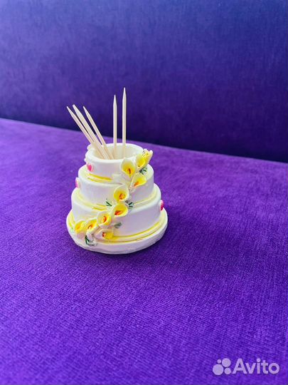 Подставка под зубочистки в виде торта