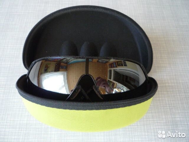 Солнцезащитные очки Valentino