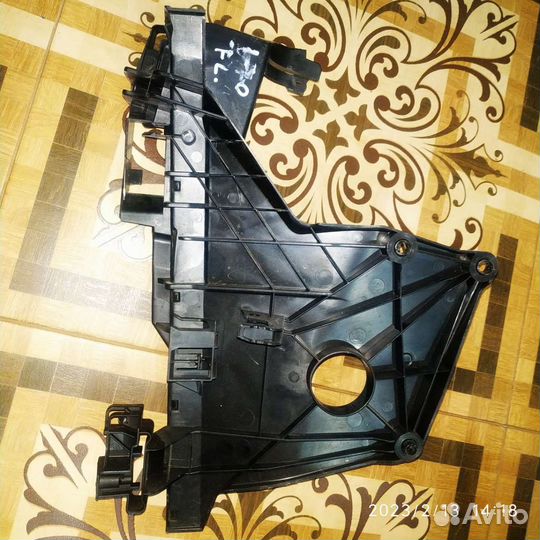 Кронштейн замка двери Volvo S80(II)