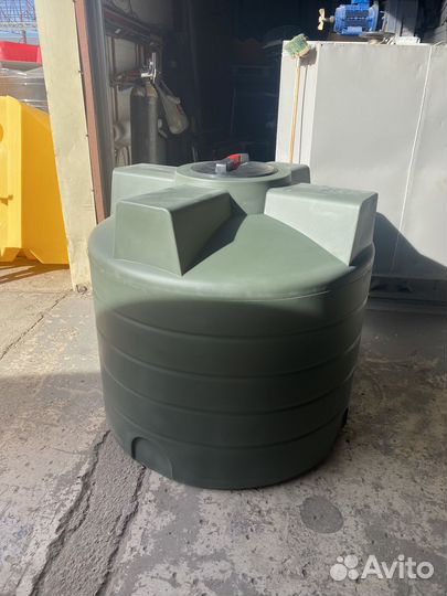 Бак для вoды емкoсть 1000 литров новый
