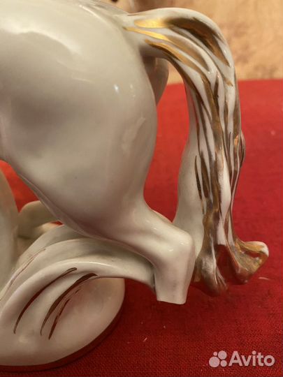 Фарфоровая статуэтка Конь-огонь, лфз