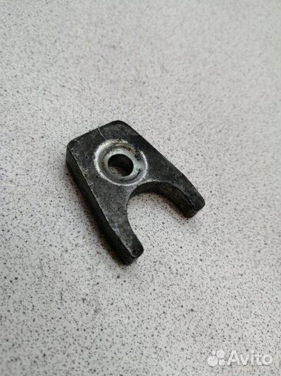 Кронштейн Mitsubishi Diamante F31A 6G73