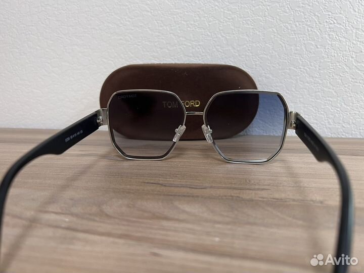 Солнцезащитные очки tom ford