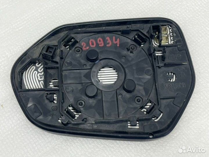 Зеркальный элемент правый Toyota Camry V70/V75
