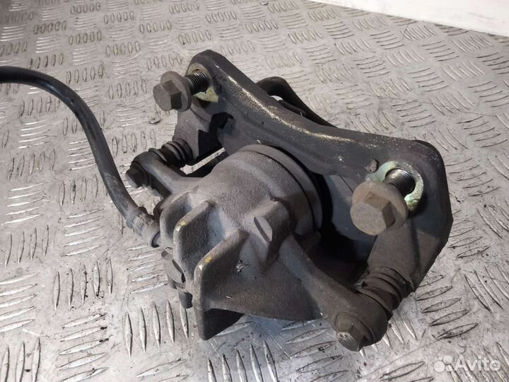 Суппорт передний правый Mitsubishi Space Star