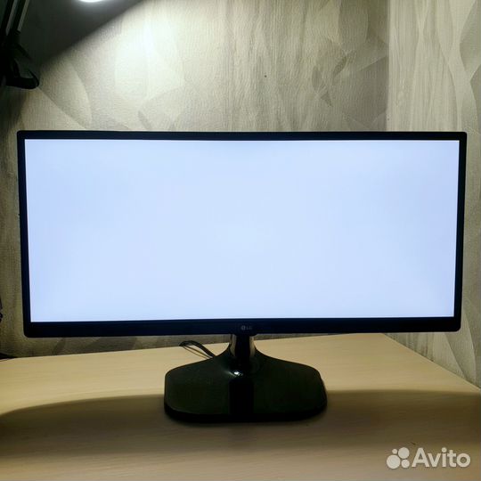 Монитор LG 21:9