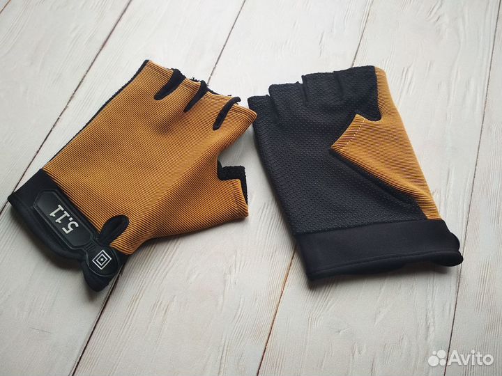 Спортивные перчатки