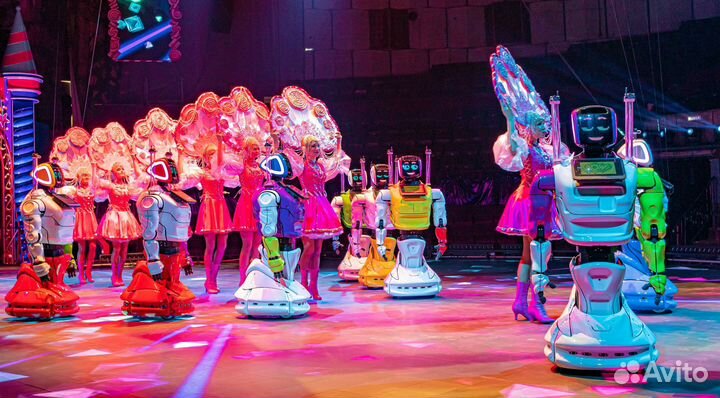 Грандиозное, яркое, потрясающее шоу Роботы в цирке