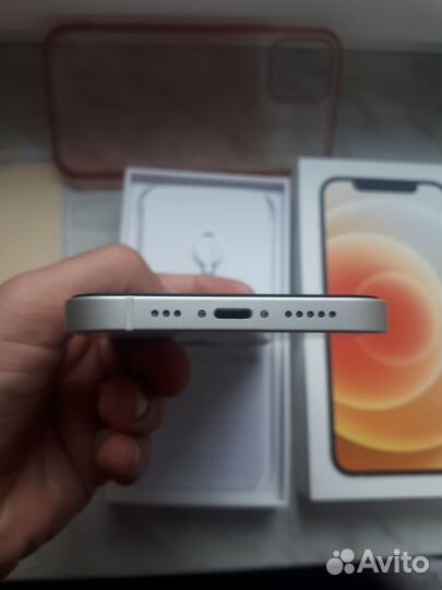 iPhone 12, 64 ГБ