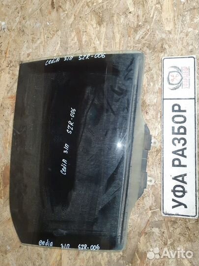 Стекло двери заднее правое Mitsubishi Cedia 2001