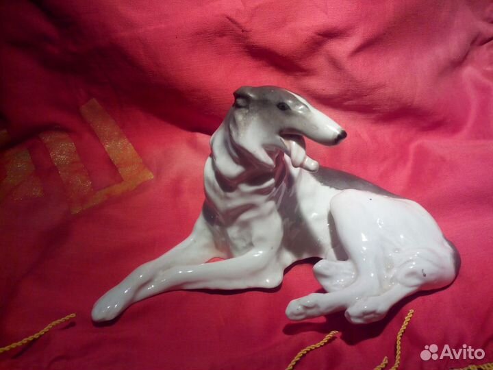 Фарфоровая статуэтка собака - борзая, лфз. Редкая