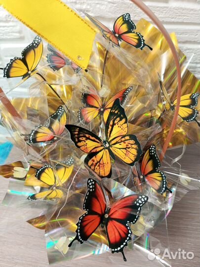 Корзина с бабочками