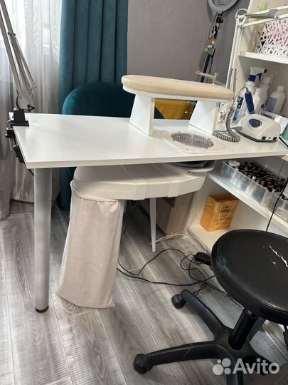 Стол маникюрный с вытяжкой