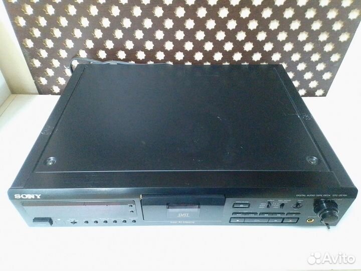 DAT дека Sony DTC-ZE 700. Made in Japan