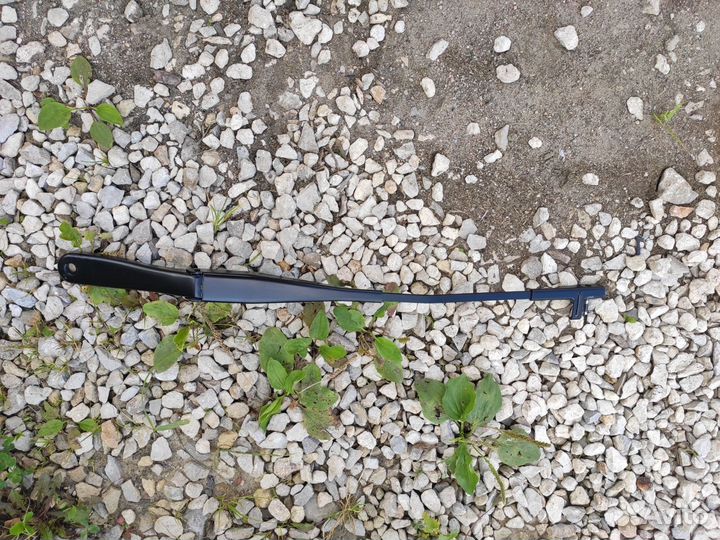 Поводок стеклоочистителя левый Opel Astra H седан