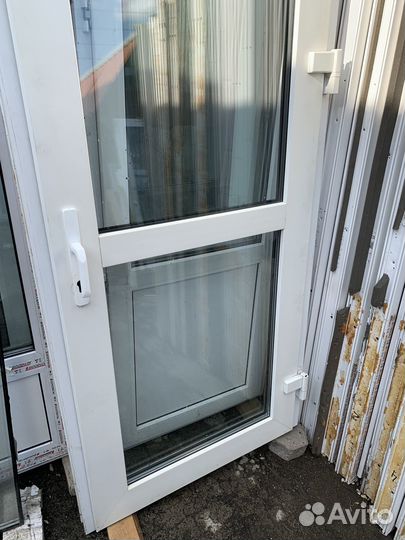 Дверь входная пластиковая 90х210