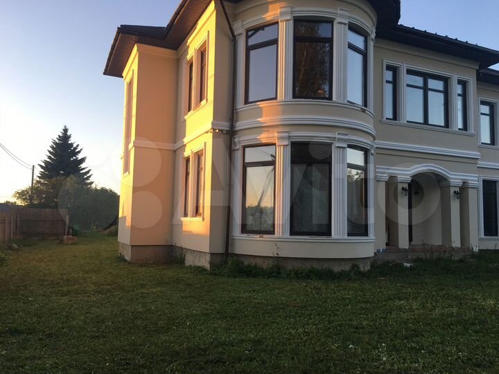 Дом 290 м² на участке 18 сот.