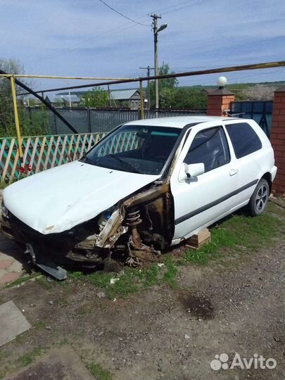 Volkswagen Golf 1.8 AT, 1996, битый, 200 000 км