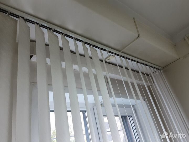 Жалюзи вертикальные Ткань Пластик с карнизом