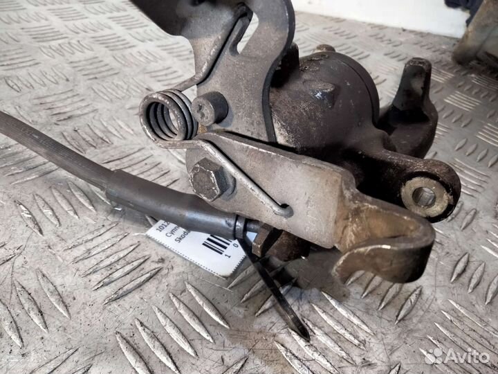 Суппорт задний правый Skoda Octavia 13-17