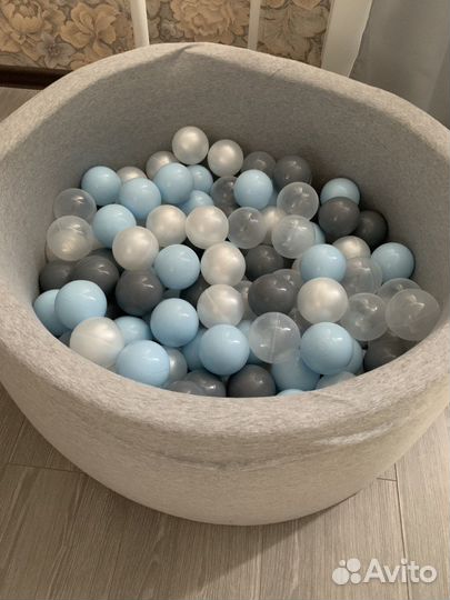 Сухой бассейн с шариками