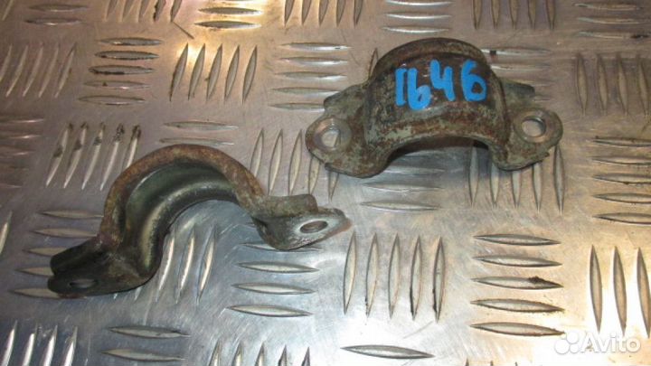 Кронштейн крепления переднего стабилизатора VW