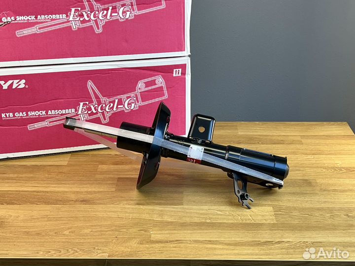 Амортизаторы передние Toyota Camry KYB