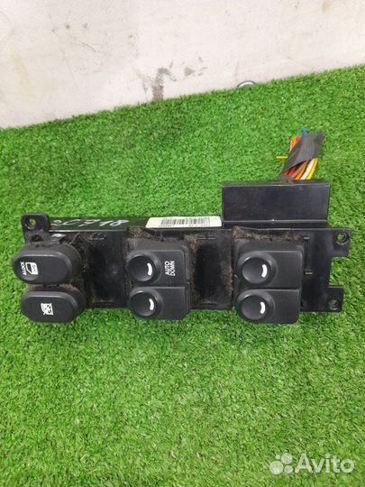 Блок управления стеклоподъемниками передний правый