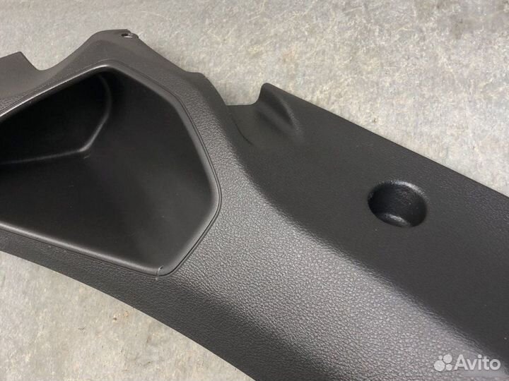 Накладка внутреннего порога задняя левая Ford