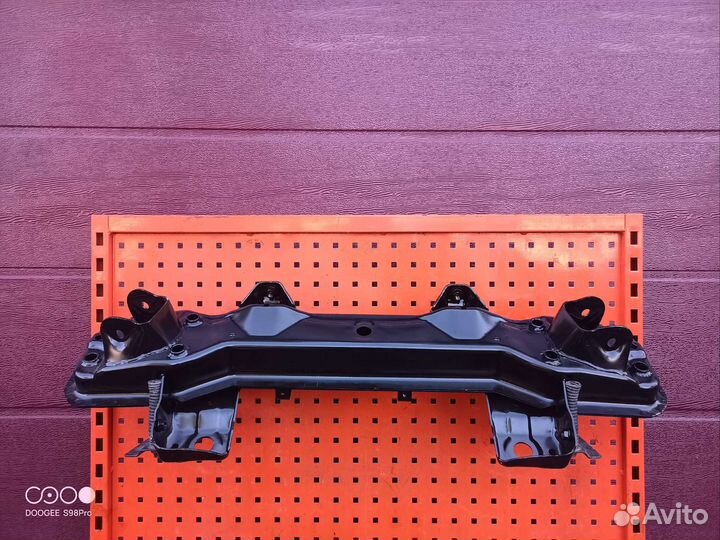 Балка передняя Suzuki Vitara 99 - 04