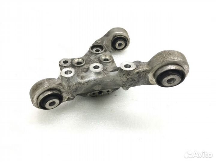 Кулак задний правый Mercedes Cla C117 1.6 2014