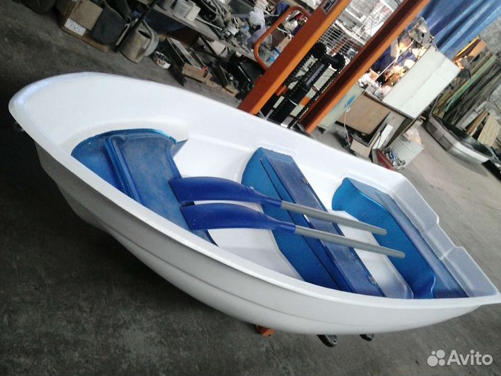 Стеклопластиковая лодка